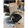 Image 2 : GREY/BLACK MESH BACK MULTI LEVER TASK CHAIR