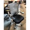 Image 2 : GREY/BLACK MESH BACK MULTI LEVER TASK CHAIR