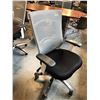 Image 2 : GREY/BLACK MESH BACK MULTI LEVER TASK CHAIR