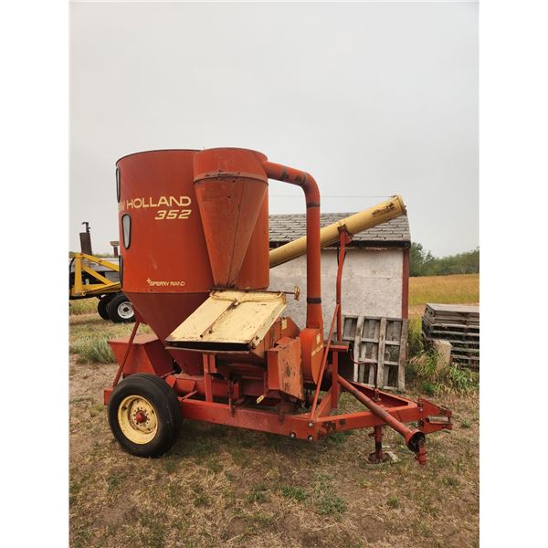 New Holland 352 Mix Mill