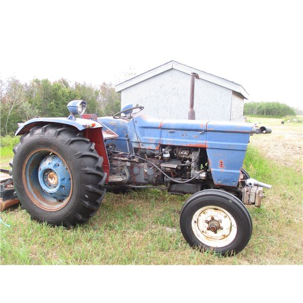 Universal Tractor with 3 Pt Hitch Attachment 3748 Hours Showing