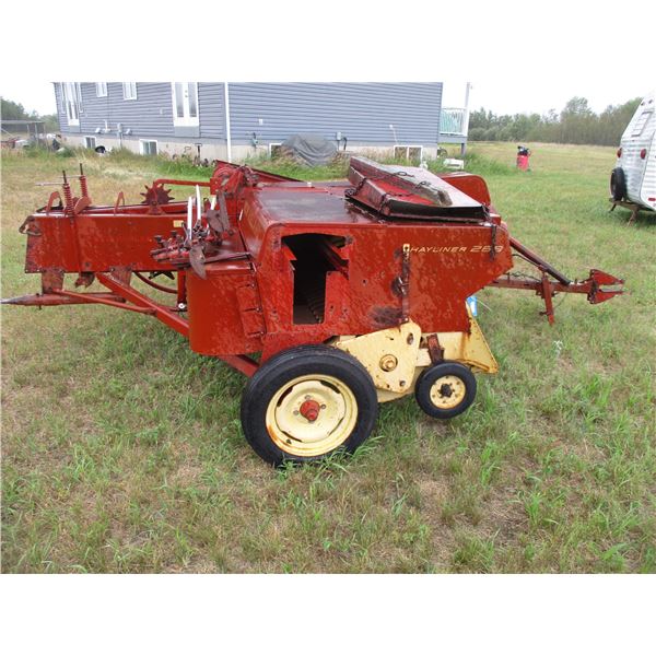 New Holland Hayliner 268 Baler