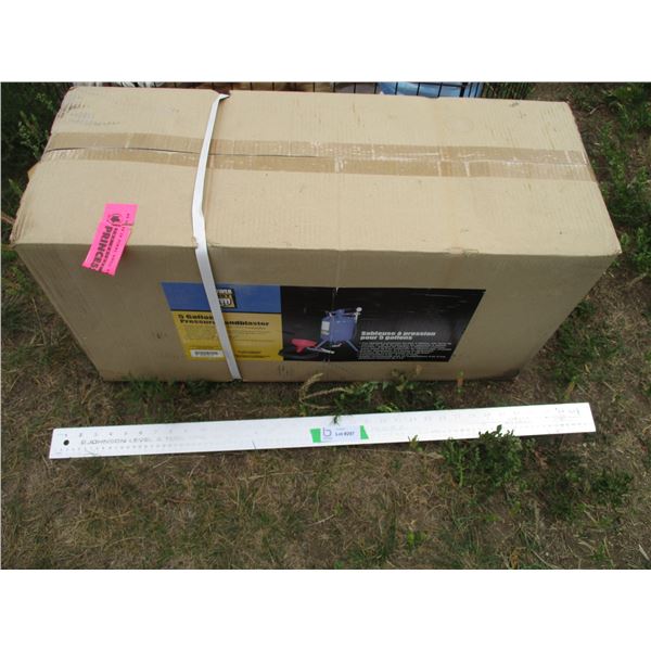 Powerfist 5 Gallon Pressure Sand Blaster (NIB)