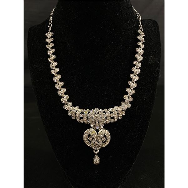 Gorgeous Vintage Sparkling White Rhinestone Necklace, Lot Of Stones, Some Missing But Not Noticable