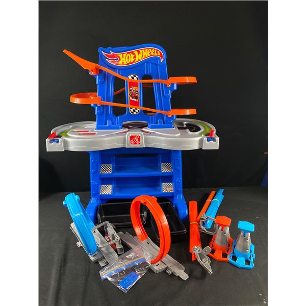 Step 2 Hot Wheels Set w/Tracks