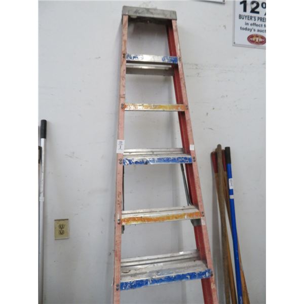 Louisville FG 8' Stepladder