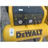 Image 2 : Dewalt 1.6 HP 5SCFM 225 PSI Portable Air Compressor