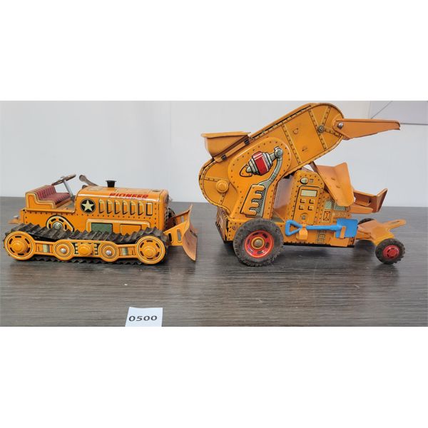 TIN BATTERY OP PIONEER BULLDOZER & SAND LOADER SET