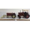 Image 3 : LOT OF 2 - ERTL DIECAST INTERNATIONAL TRACTORS 