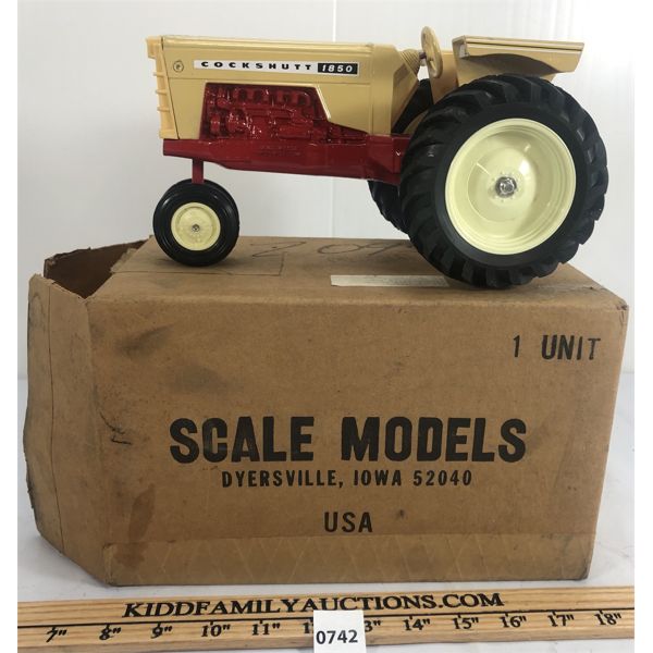 ERTL 1:16 SCALE DIECAST 1850 COCKSHUTT TRACTOR W/ BOX 