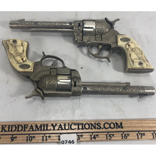 GENE AUTRY LESLIE HENRY TOY GUNS AND HOLSTER SET