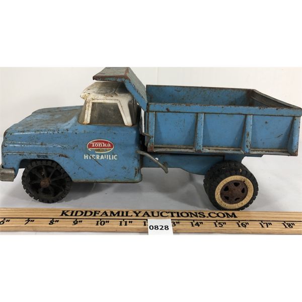 TONKA PRESSED STEEL HYDRAULIC DUMP TRUCK