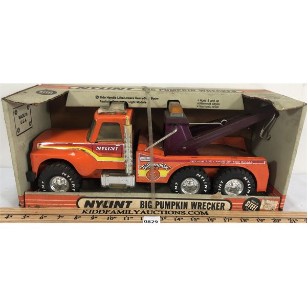 NYLINT BIG PUMPKIN WRECKER PRESSED STEEL TRUCK W/ BOX