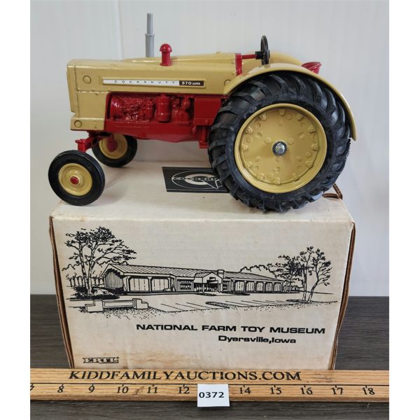 ERTL COCKSHUTT 570 SUPER TRACTOR W/ BOX