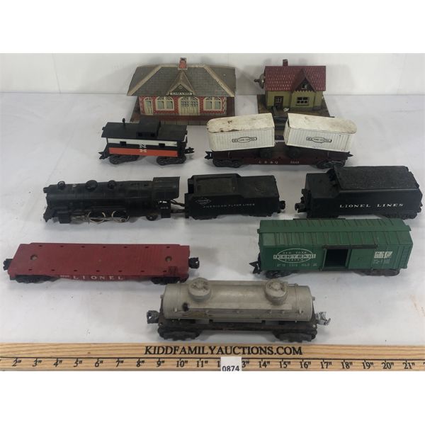 JOB LOT - TRAIN CARS AND ACCESSORIES - INCL LIONEL, MARX ETC.