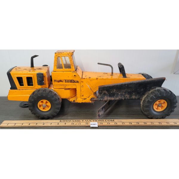 MIGHTY TONKA PRESSED STEEL ROAD GRADER