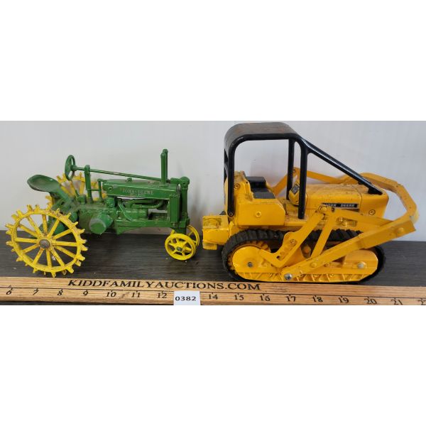 LOT OF 2 - JOHN DEERE TRACTOR & BULLDOZER