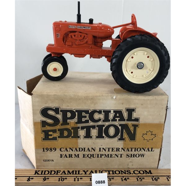 ERTL 1:16 SCALE ALLIS-CHALMERS DIECAST TRACTOR W/ BOX