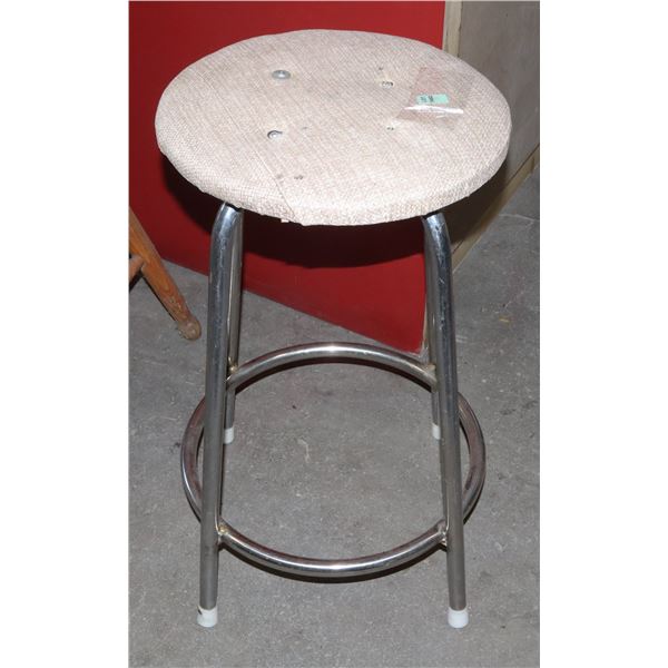 VINTAGE ESTATE STOOL
