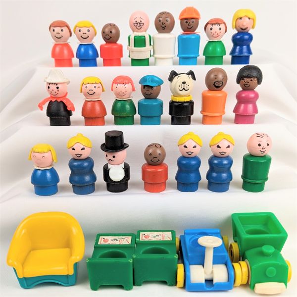 Large Lot of Vintage Fisher Price Little People & Accessories