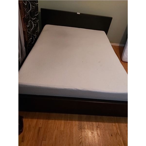 Wooden Queen Size Bed Frame & Mattress with Headboard