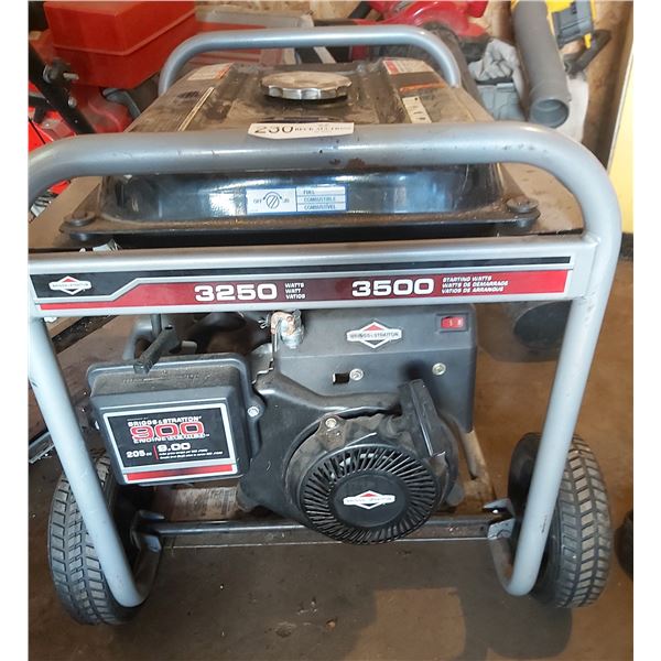 Briggs & Stratton Portable Gas Generator 900 Engine Series (Full of Gasoline)