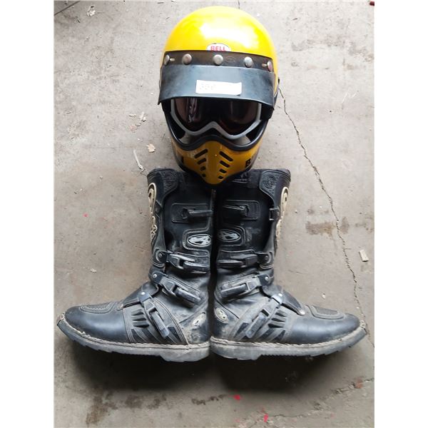 Davos Motorcycle Boots Mens Size 9 1/2 - 10? & Bell Moto III Helmut & Goggles