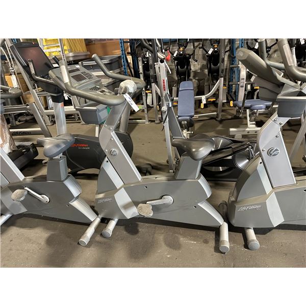 LIFE FITNESS 95CI COMMERCIAL UPRIGHT EXERCISE BIKE WITH DIGITAL DISPLAY