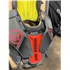Image 2 : WARRIOR R/G4 SR PROFESSIONAL HOCKEY GOALIE UPPER CHEST PADS ( SIZE: SR-MEDIUM )