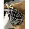 Image 2 : BAUER NME4 HOCKEY GOALIE MASK SIZE YOUTH * CERTIFIED UNTIL SEPTEMBER 2023 *