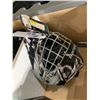 Image 2 : BAUER NME4 HOCKEY GOALIE MASK SIZE YOUTH * CERTIFIED UNTIL SEPTEMBER 2023 *