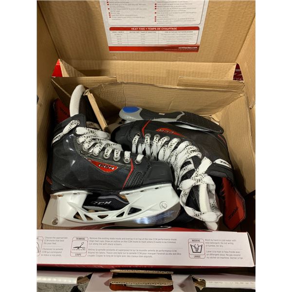 2 PAIRS OF BOXED PROFESSIONAL HOCKEY ICE SKATES: