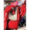 Image 3 : RED WARRIOR FATBOY GOALIE GLOVES ( SIZE: 14" )