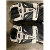 Image 2 : BLACK UNDER ARMOUR GOALIE GLOVES ( SIZE: LG )