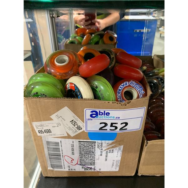 LOT OF ASSORTED ROLLER SKATE WHEELS IN VARIOUS SIZES & COLOURS