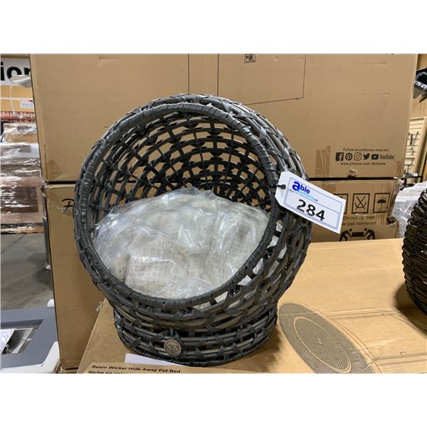 BROWSER & MEOWSER PP10154 GREY 18.1"L X 17.3"W X 19.3"H RESIN WICKER PET BED