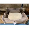 Image 2 : PARAMOUNT PP10150 WHITE WASH BONE SHAPED DOG BED WITH CUSHION ( APPROXIMATELY 21"L X 22"W X 11"H )