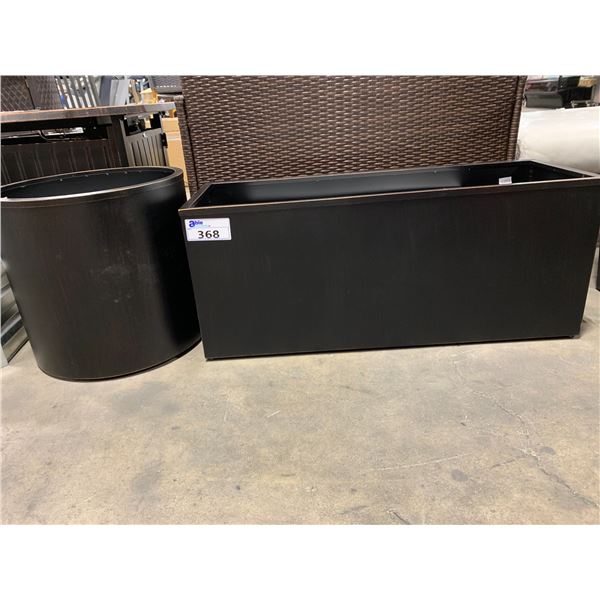 PAIR OF BLACK METAL PLANTER BOXES ( 1 RECTANGULAR & 1 ROUND ) & PAIR OF WHITE METAL PLANTER BOXES