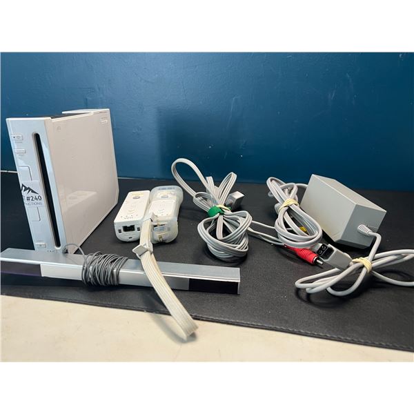 Lot of 1 Nintendo Wii Console w/ Controllers/Cords - Used