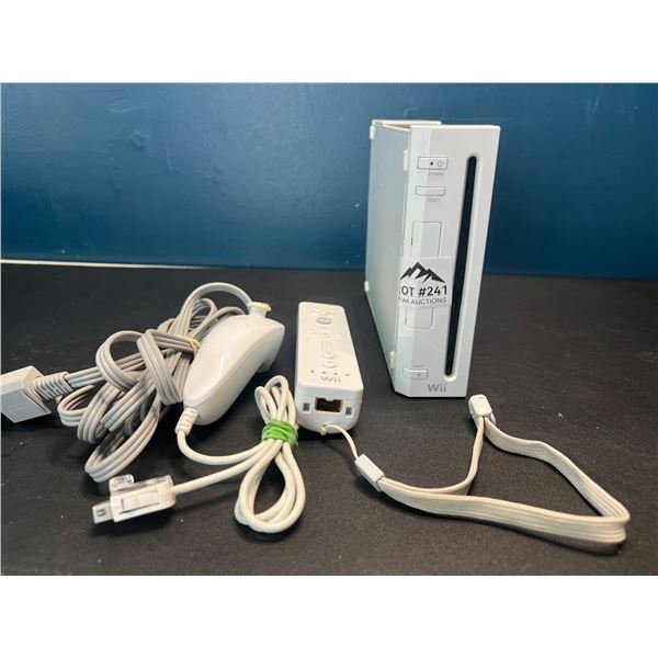 Lot of 1 Nintendo Wii Console w/ Controllers/Cords - Used