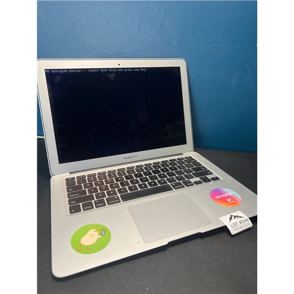 Lot of 1 MacBook Air - Used
