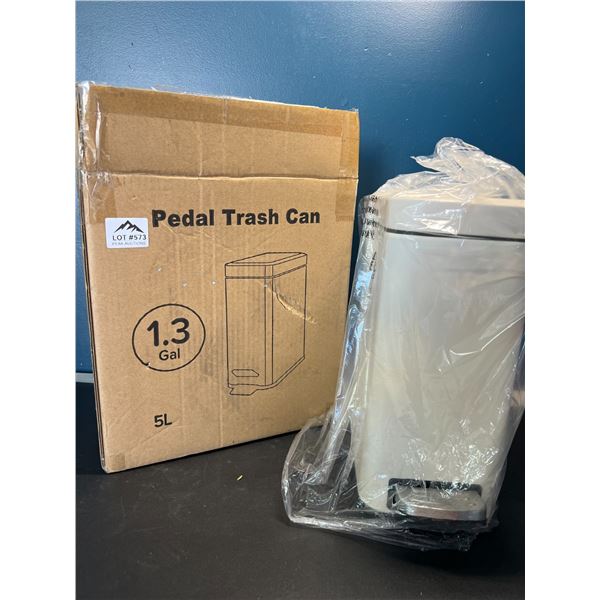 Lot of 1 Pedal Trash Can (1.3gal) - Cream Colour