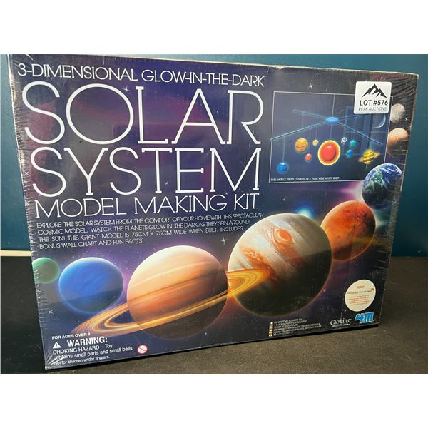 Lot of 1 3-Dimensional Glow In The Dark Solar System Model Making Kit