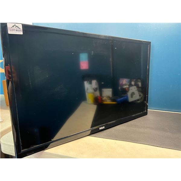 Lot of 1 RCA 32-Inch LED TV - Works/Powers On! + Bonus Roku TV Stick Included!