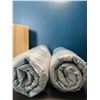 Image 2 : Lot of 2Pack of Bed Pillows - Grey