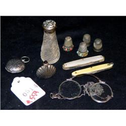 SMALL LOT WITH STERLING THIMBLES, POCKET KNIVES, P