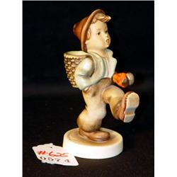 HUMMEL FIGURINE #79 "GLOBE TROTTER" TMK 2