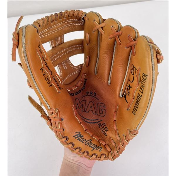 Gants/mitaines de baseball Nesco 8040 Pro-Player pour jeunes/Juniors des années 1960 - Coupe personnalisée / Cuir de vachette pleine fleur / Poche profonde / Lacets en cuir brut - France Gants/mitaines de baseball Nesco 8040 Pro-Player pour jeunes/Juniors des années 1960 - Coupe personnalisée / Cuir de vachette pleine fleur / Poche profonde / Lacets en cuir brut - France