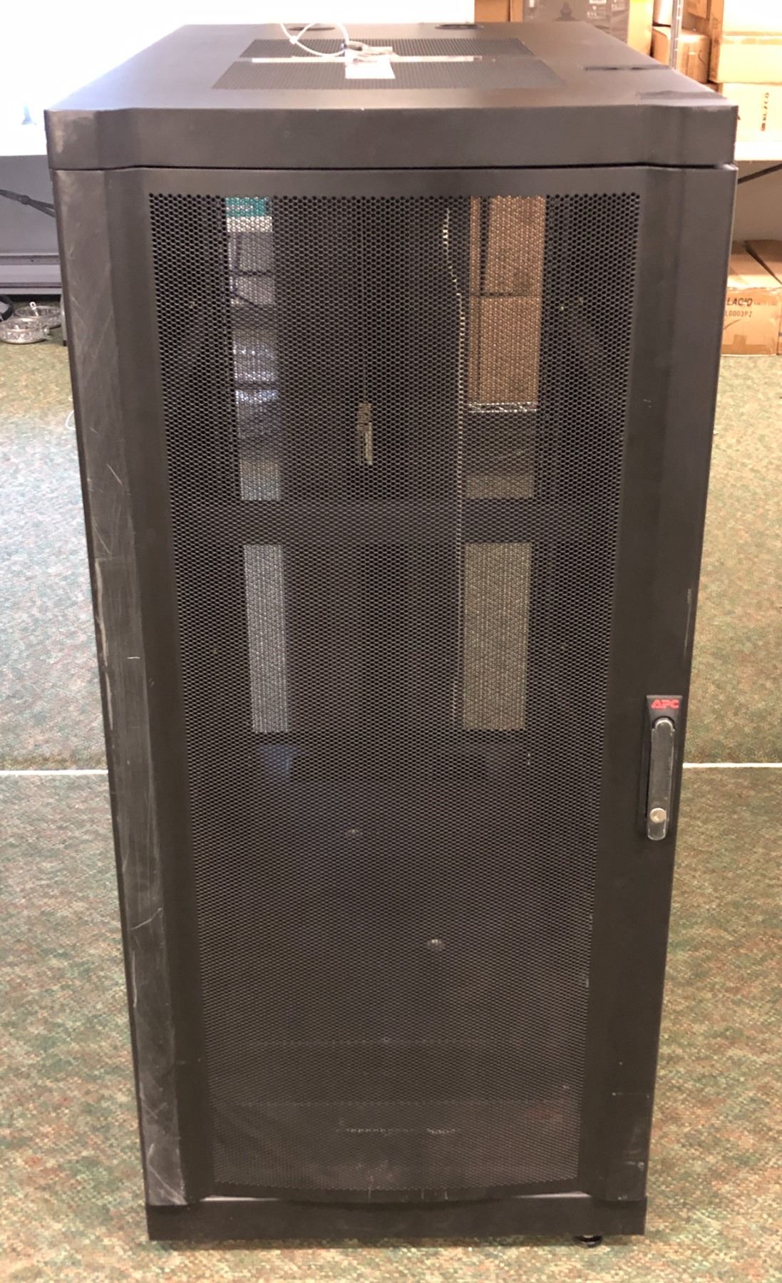 APC rolling metal server rack w/ key - approx. 42 1/2in wide x 23in ...