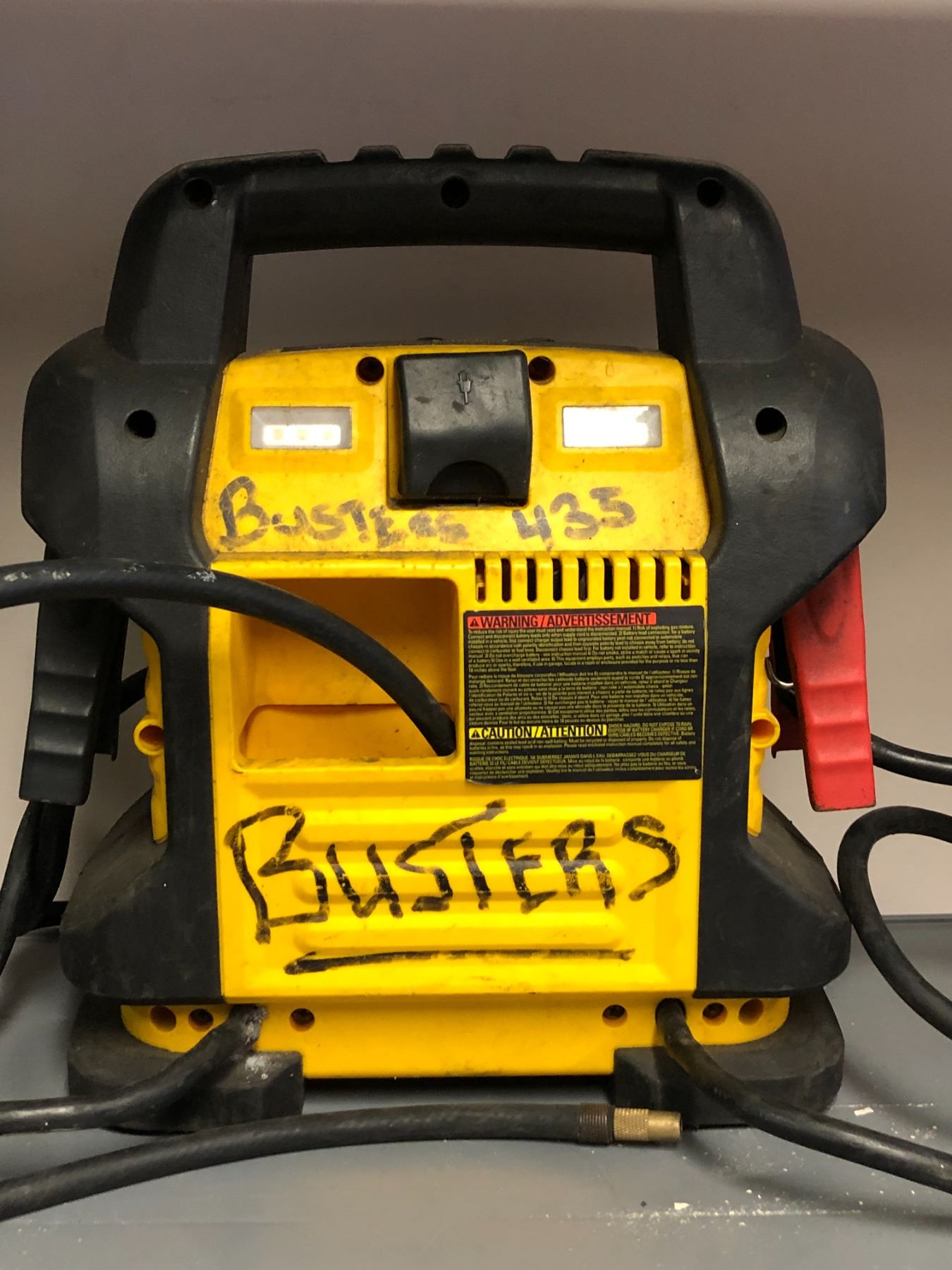 Dewalt 1400 Amps 120 PSI jump starter (model DXAEJ14CA)